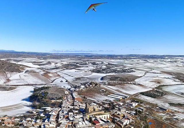 Dos hombres mueren en un accidente de parapente en Guadalajara