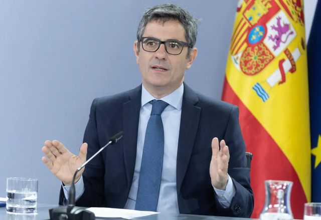 Bolaños denuncia una «persecución cruel» contra Sánchez y Begoña Gómez