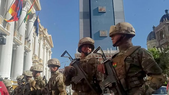 El Ejército de Bolivia toma la sede del Gobierno