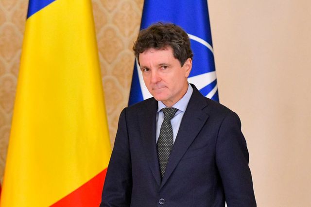 Ce face Nicușor Dan dacă pică Guvernul Mureșan