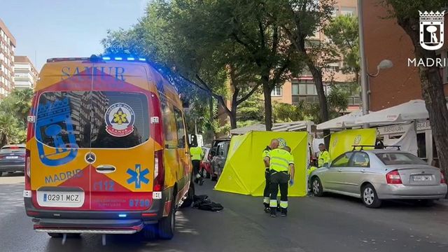 Muere en Madrid una mujer tras precipitarse desde un décimo piso con sus dos hijos de 3 años, ambos muy graves