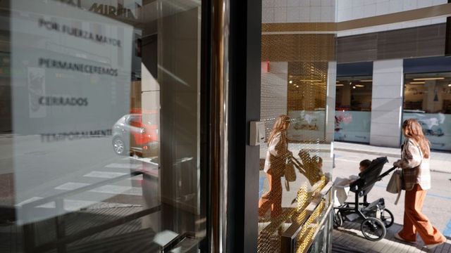 La Policía registra la clínica dental de Alzira donde anestesiaron a la niña fallecida