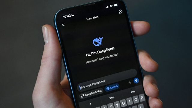 Chinese AI Startup DeepSeek surpasses ChatGPT on Apple app store