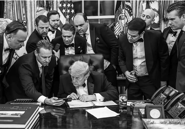 Una foto histórica: Trump y su equipo revisan el tiroteo del Hilton desde el Despacho Oval