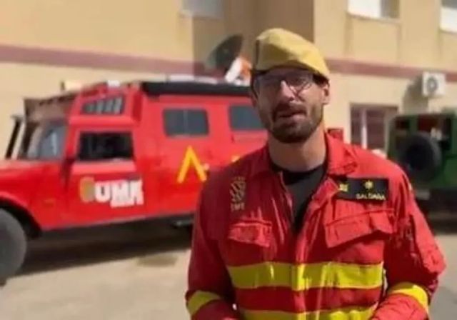 La UME dedica su «empeño» en atajar el incendio de Los Gallardos