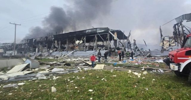 Cinci persoane dispărute după un incendiu la o fabrică alimentară din Grecia
