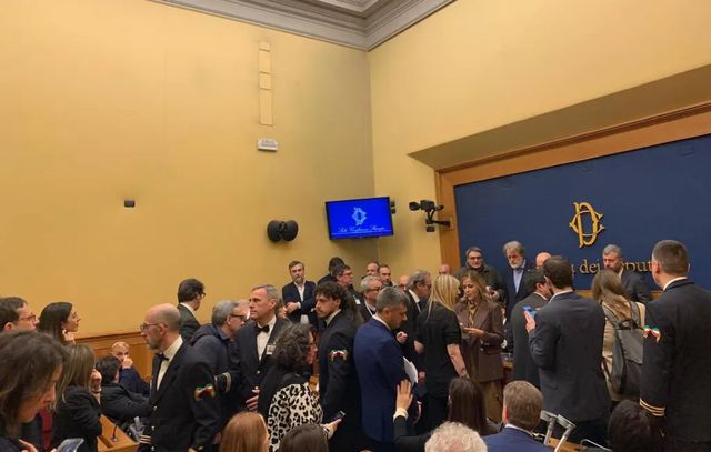 Conferenza con Casapound, opposizioni occupano la sala stampa della Camera