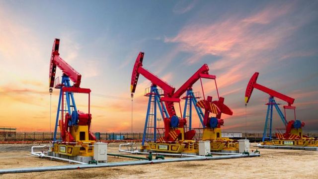 Prețul petrolului explodează după atacul din Arabia Saudită