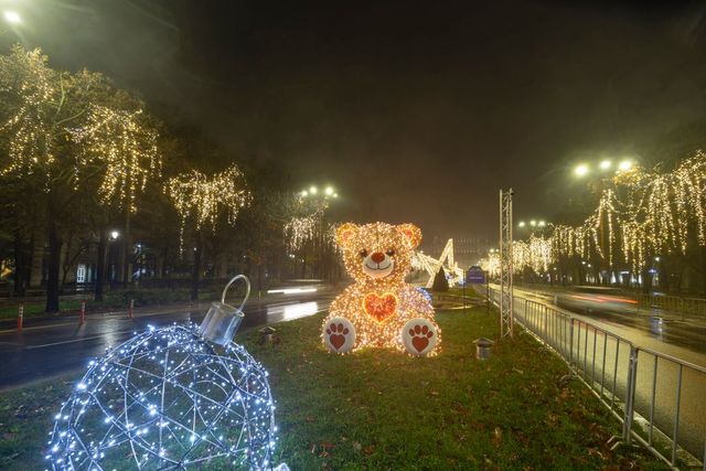 Se aprinde iluminatul festiv de sărbători în Capitală!