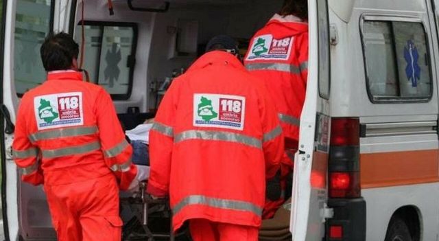Operaio precipita dal tetto del Comune di Castel Vittorio in Liguria e muore