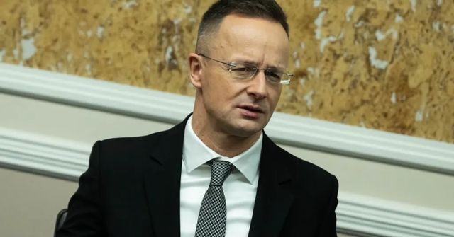 Szijjártó přiznal, že s Lavrovem pravidelně mluví o dění na jednáních EU