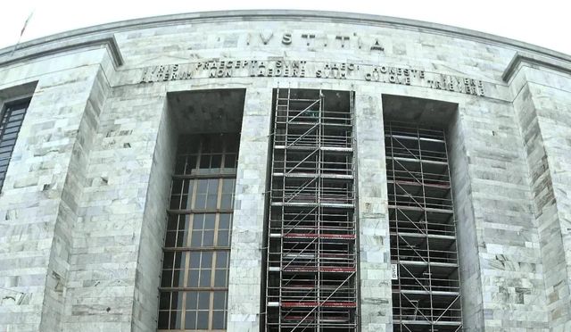 Allarme bomba al Palagiustizia di Milano, controlli in corso