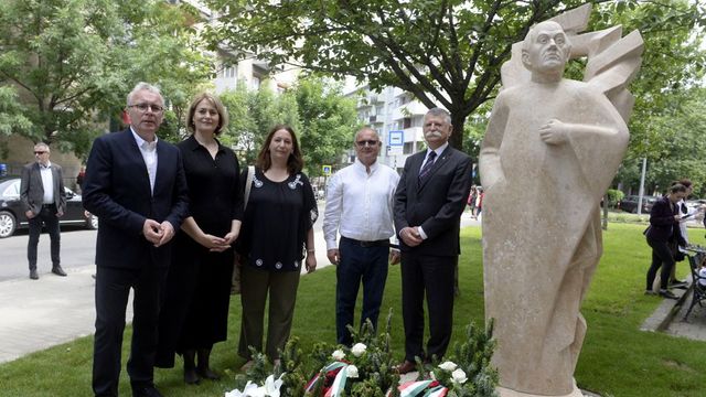 Szobrot kapott Budán Tamási Áron, aki Kövér László szerint a magyar irodalom székely realista táltosa volt
