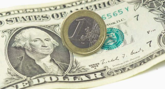 Curs valutar 21 mai 2026: Cât valorează un euro și un dolar