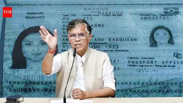 Supreme Court Stays Transit Bail To Pawan Khera, Seeks Response In 3 Weeks
