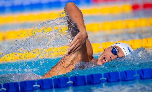 Lotul de natație al României, cu David Popovici în componență, a plecat la Campionatul Mondial de juniori din Peru