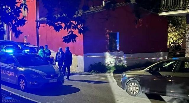 Omicidio a Pisa, 37enne freddato con un colpo di pistola alla testa davanti al figlio: indagini in corso