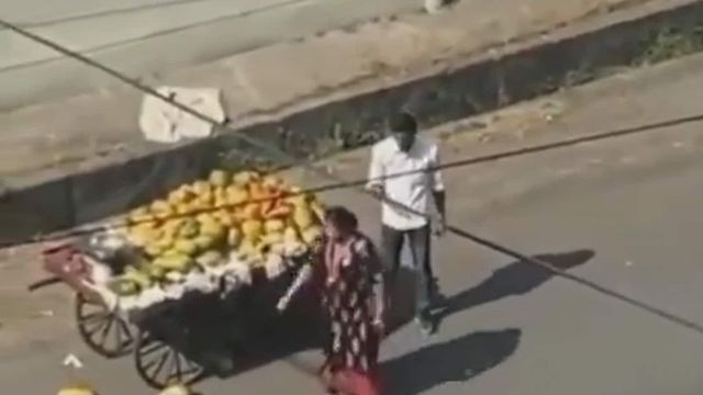 Angry Woman Throws Fruits From Vendor’s Cart After It Brushes Her Car In Bhopal | Watch