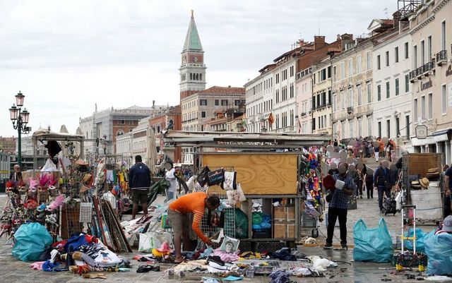 Simone Carabella, l’influencer riceve Daspo a Venezia