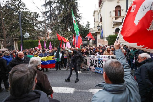 Protesta en Gran Vía contra la intervención de EE UU: «Hoy es Venezuela, mañana puede ser cualquiera»