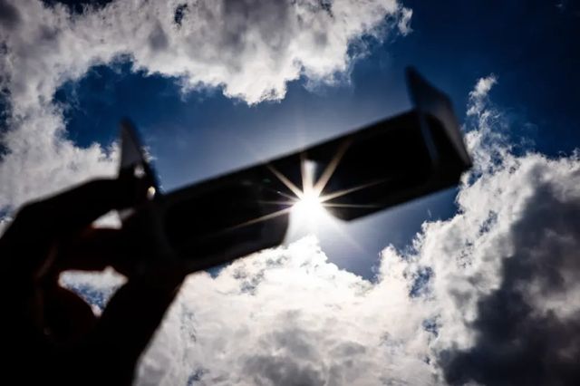 Eclipsă de Soare foarte rară pe 12 august. De ce este un fenomen unic în astronomie