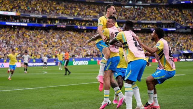 La Brasil de Ancelotti remonta en el 95 y manda a casa a Japón