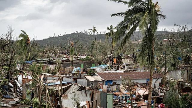 Macron promete reconstruir Mayotte tras el paso del ciclón Chido