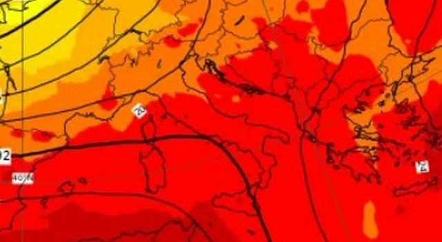 Giovedì 7 città con il bollino rosso per il rischio caldo, anche Roma