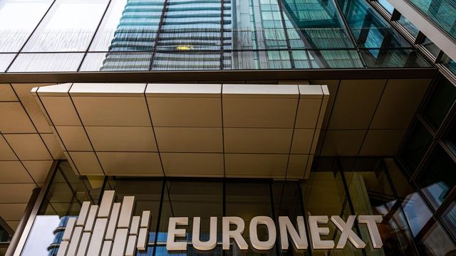 Borse europee caute tra dazi di Trump e trattative Russia-Ucraina, lusso in evidenza