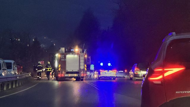 Челна катастрофа затвори движението през Владая