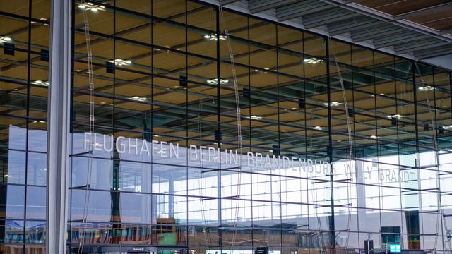 Отмениха всички заминаващи полети на летището в Берлин