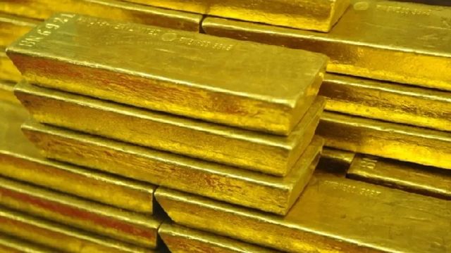 L'oro a nuovi record, supera quota 2.700 dollari