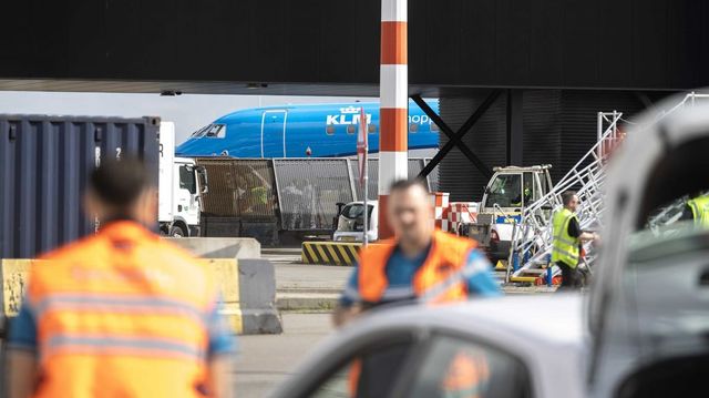 Beszippantott egy embert egy repülőgép hajtóműve a Schiphol repülőtéren