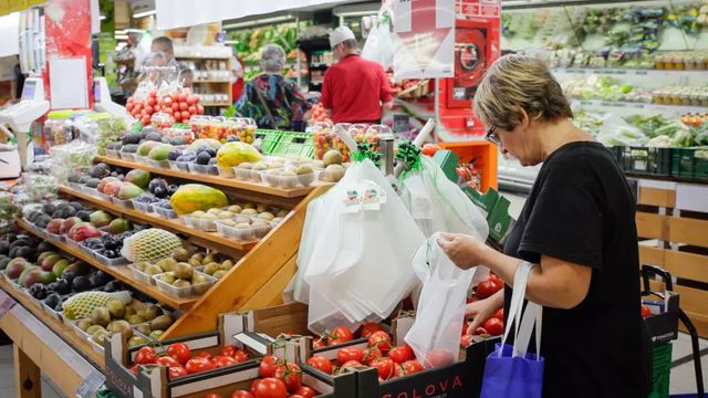 La inflación continúa estable en el 3,2%, con los precios de los carburantes contenidos
