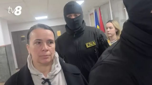 Primărița și viceprimarul din Durlești rămân în arest pentru încă 30 de zile