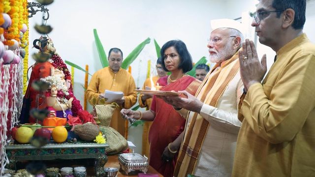 PM Modi participates in Ganpati Puja at CJI Chandrachud's residence