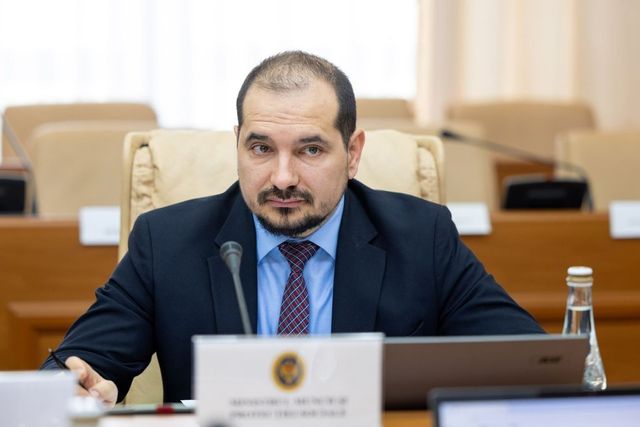 Buzu a declarat că Guvernul analizează contractele de consultanță în contextul salariului ridicat al verișoarei Maiei Sandu