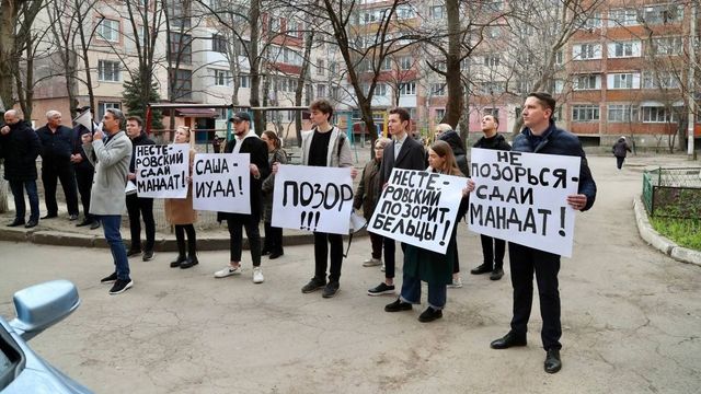 В Бельцах, напротив дома Александра Нестеровского, прошел флешмоб