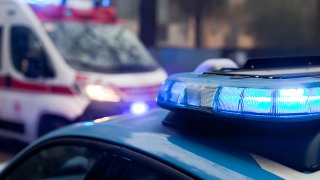 18-годишен е с опасност за живота след тежка катастрофа в Русе - сблъсък с кола и удар в дърво