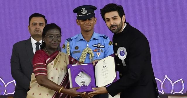 Mammootty gets standing ovation as he wins Best Actor National Award for 4th time, Kartik Aaryan also honoured