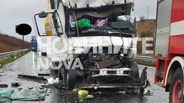 Камион се вряза в опашка от тирове на „Капитан Андреево“, шофьорът загина