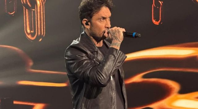 Fabrizio Moro con 'Il mio canto libero' vince Canzonissima 2026