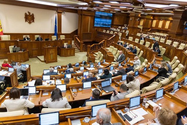 Componența noului Parlament: deputați, miniștri, primari, artiști și sportivi