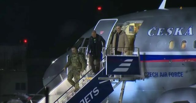 Letadlo s Čechem propuštěným z venezuelského vězení přistálo v Praze