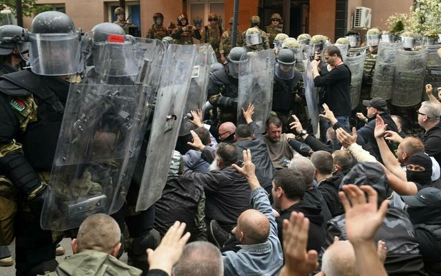 Tensiune în Kosovo! Sârbii sunt interziși