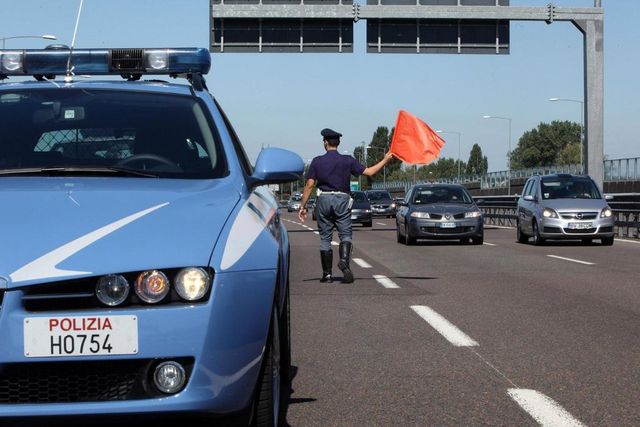 Problemi ad asfalto per caldo, chiusi per alcune ore caselli Verona su A4
