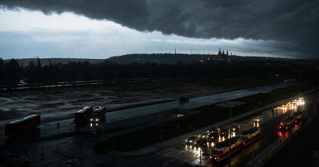 Moravu a severovýchod Čech zasáhnou silné bouřky, hrozí vzestup hladin