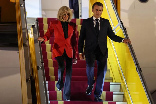 Emmanuel Macron o dă în judecată pe Candace Owens pentru că a susținut că soția sa, Brigitte, ar fi de fapt bărbat