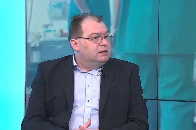 Medicul care ar fi implantat la 185 de pacienți stimulatoare cardiace extrase de la cadavre a fost trimis în judecată