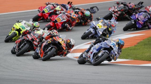 Álex Márquez ataca y controla el Sprint ante Acosta